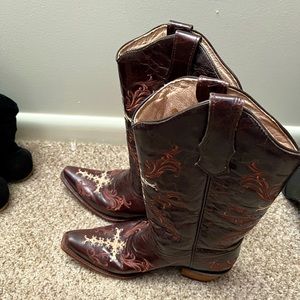 Cowgirl boots 👢